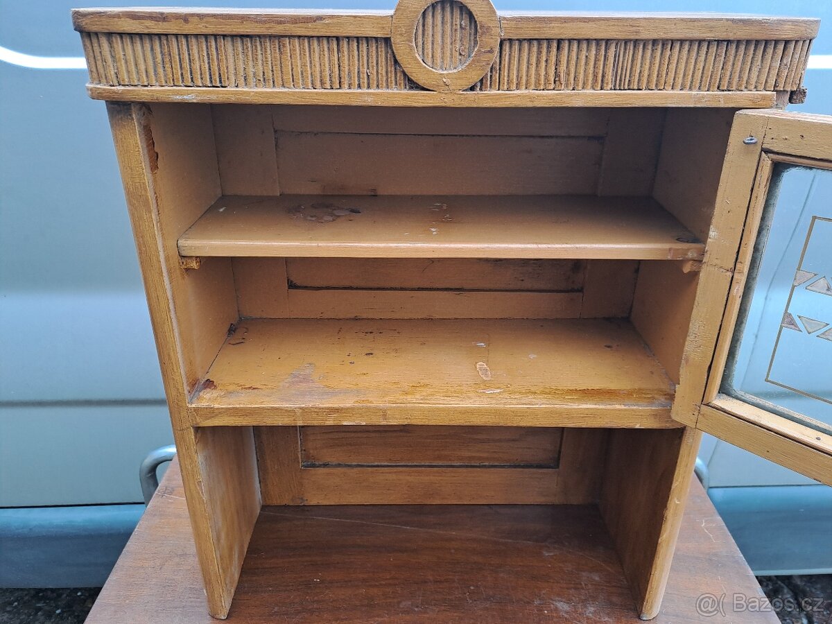 skříňka - polička - lékárnička č.1 - 5