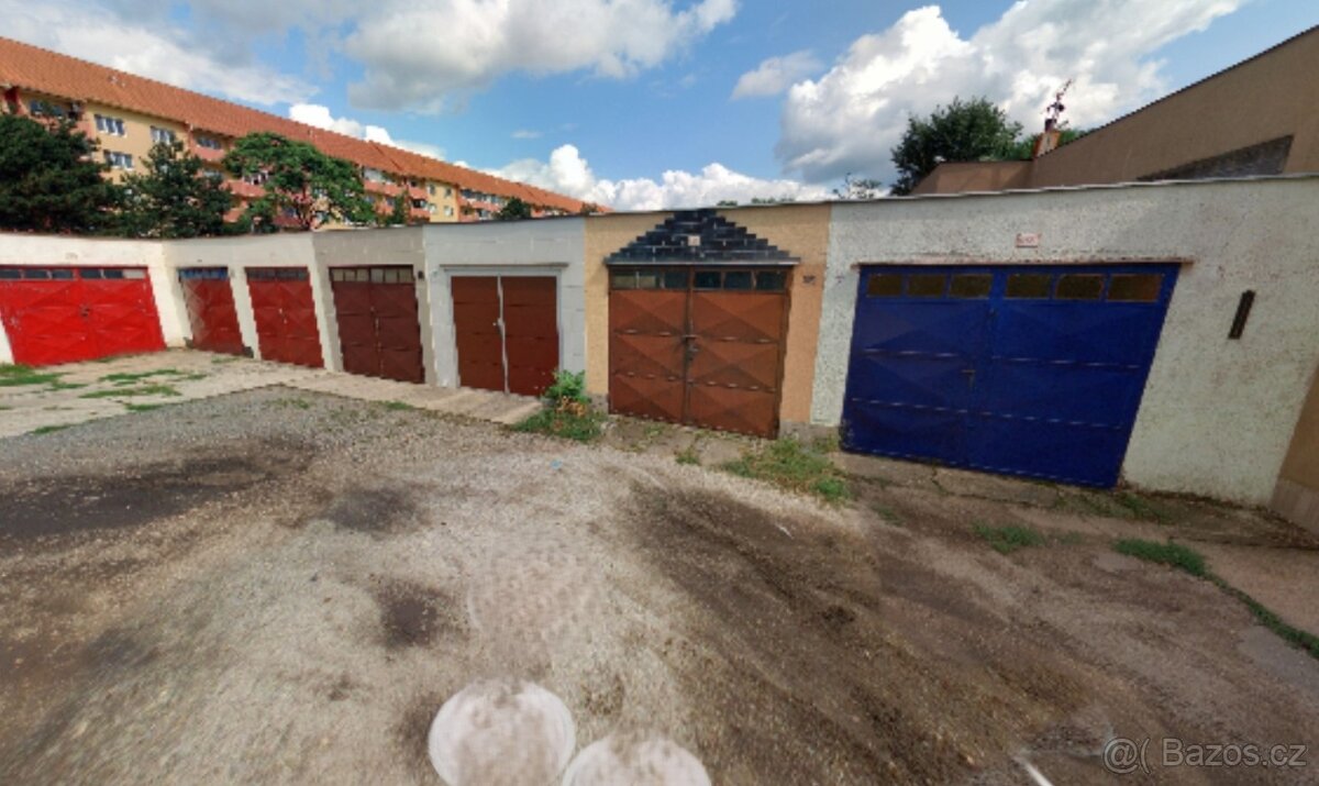 ULIČKA ZA GARÁŽEMI TVOŘÍCÍ UZAVŘENÝ DVOREK 51 m2, Hodonín - 5