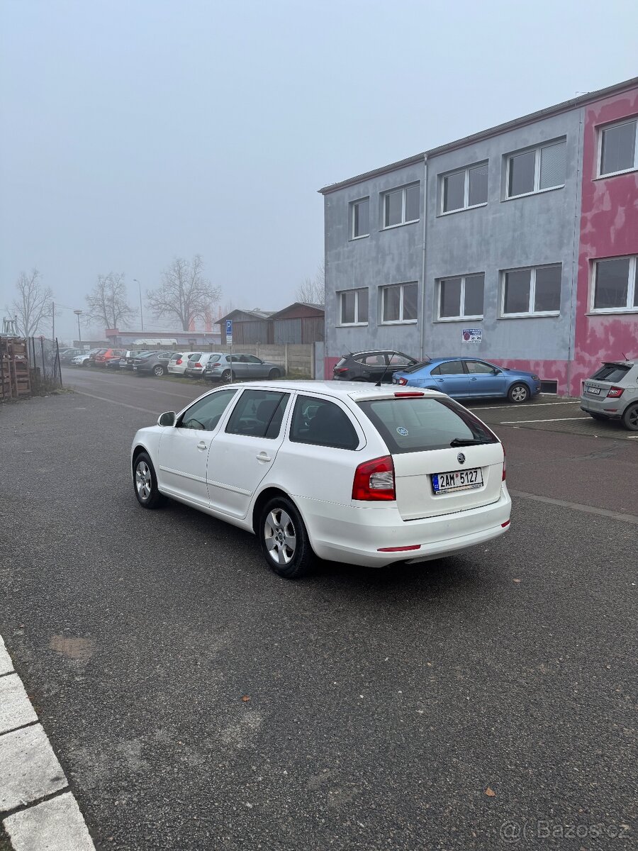 Škoda Octavia 1,6 tdi Ambiente rok 2012 - 5