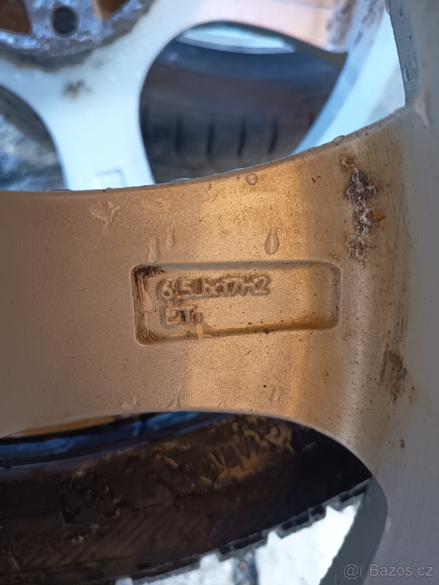 Zimní sada 5x114,3 pneu 225/45/17 Barum - 5