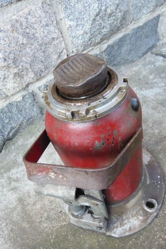 HYDRAULICKÝ ZVEDÁK 7 t - značka DUNAV - 5