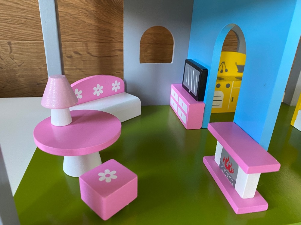 Dřevěný domeček pro panenky - 5