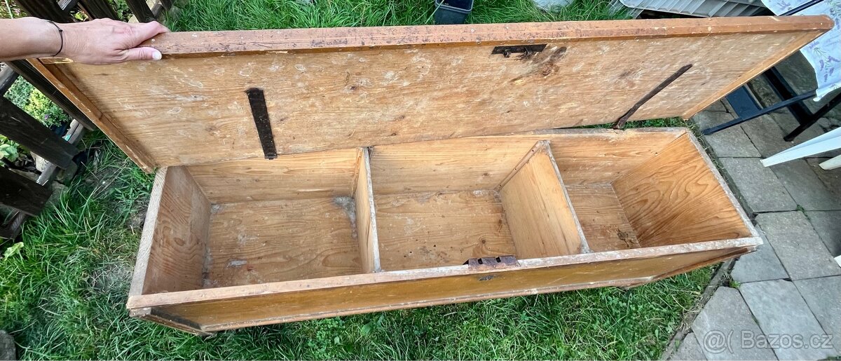 Stará truhla na obilí - 5