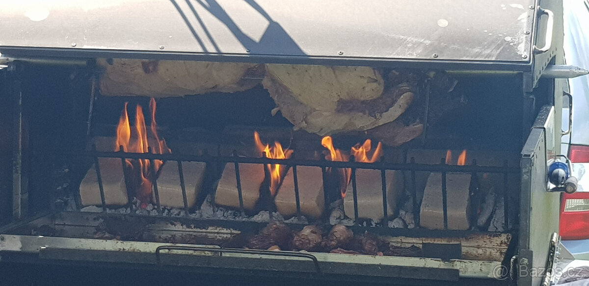 Dřevěné bukové brikety,baleno po 10kg....100kč.. - 5