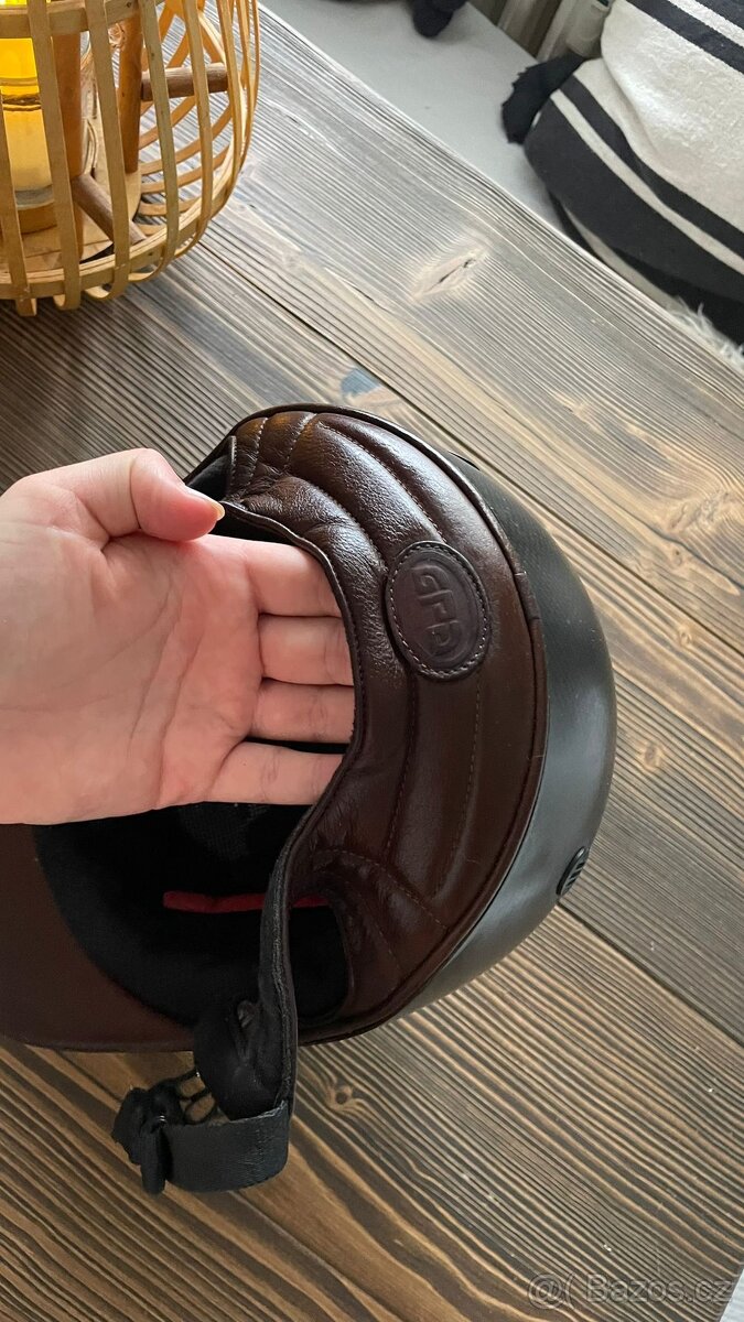 Jezdecká přilba GPA Pikeur vel. 53, lehká s polstrováním - 5