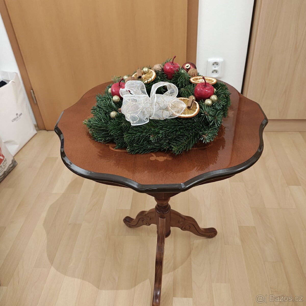 Odkládací kulatý stolek - 5