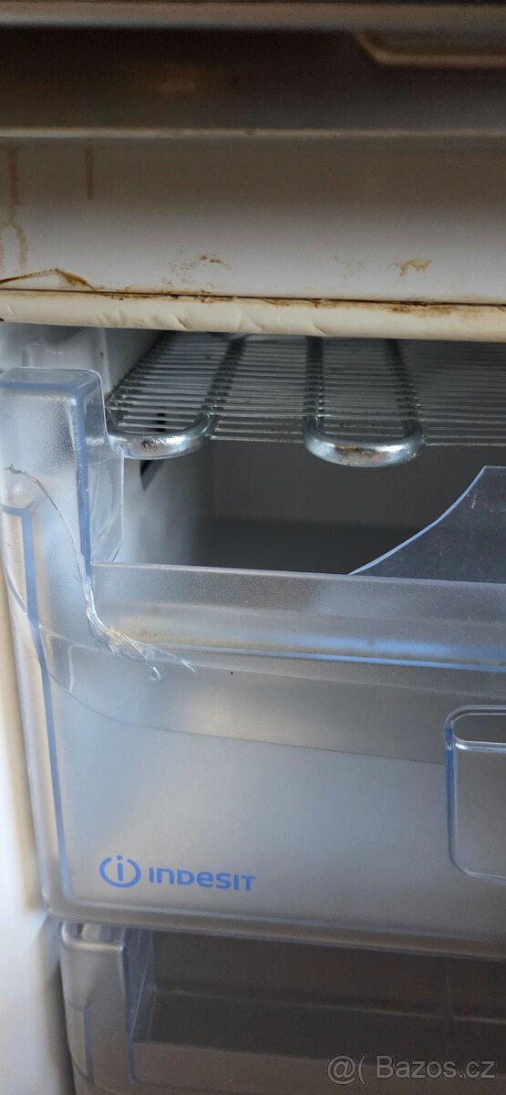 Lednička s mrazákem INDESIT - 5
