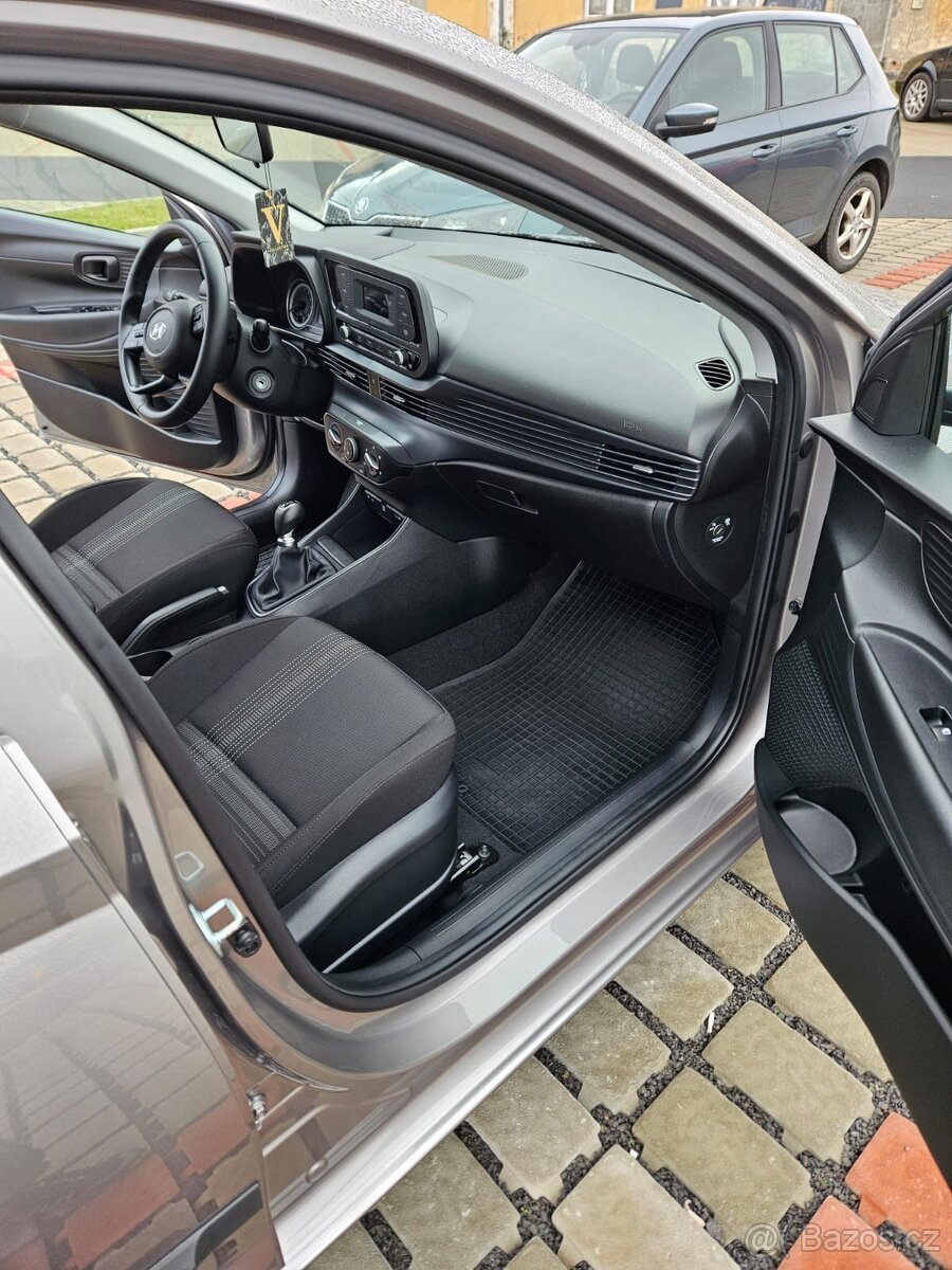 Hyundai i20 1,2i 62kw 28300km comfort club 1majitel serviska - 5