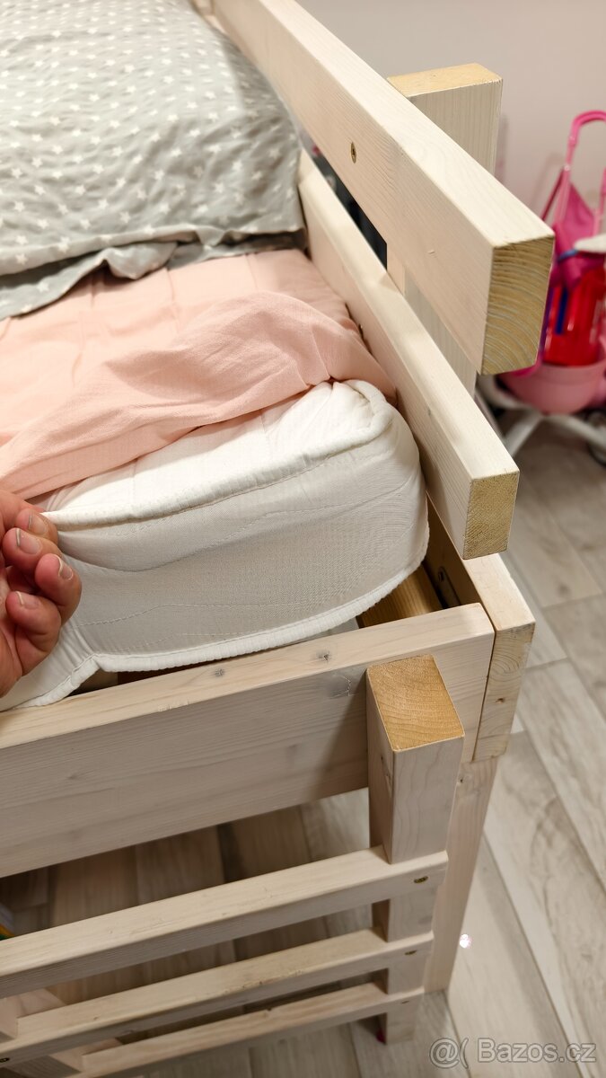 Prodám vyvýšenou dětskou postel 140x200 dělanou na zakázk - 5