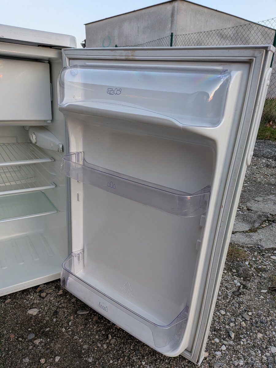 Prodám ledničku Zanussi - 5