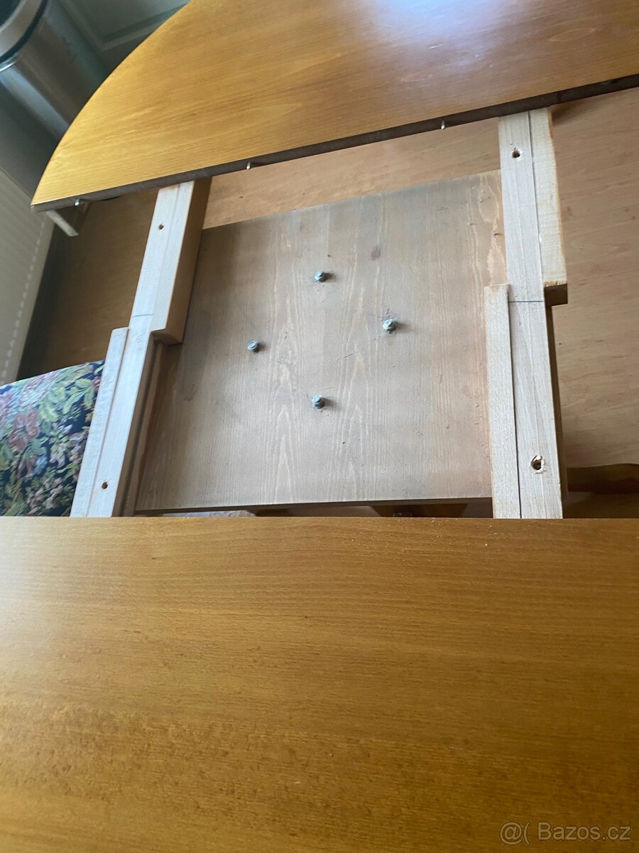 Jídelní stůl - 5