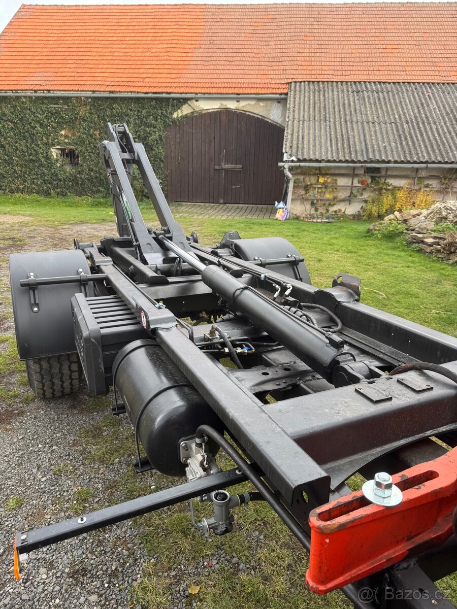 Traktorový nosič kontejnerů - 5