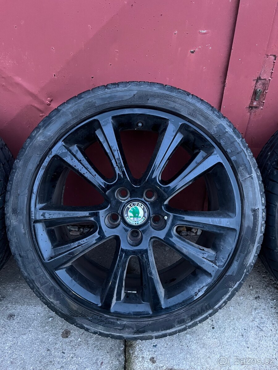 Alu kola r18 225/40 - 5