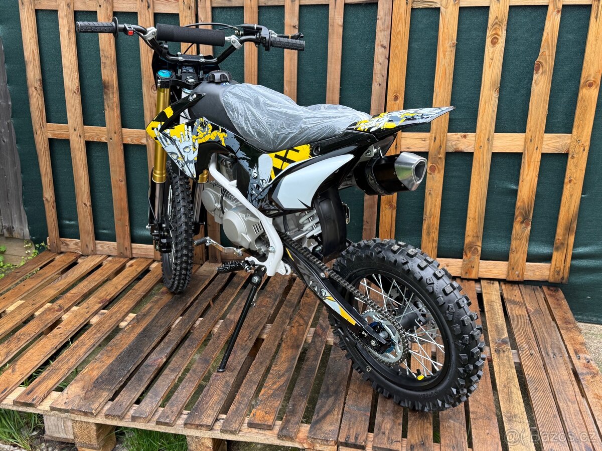 Pitbike 125ccm4T kola 17”x14” Poloautomat C104