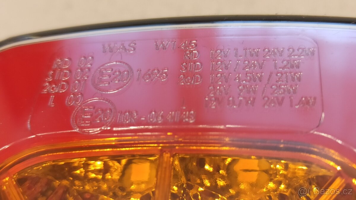 Univerzální zadní LED světlo – 2 kusy 12V / 24V - 5