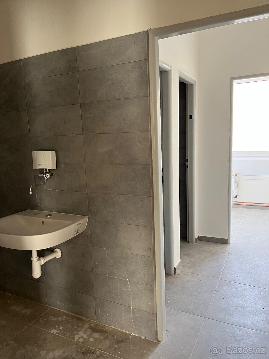 Pronájem kanceláře v Lounech ulice Husova - 5