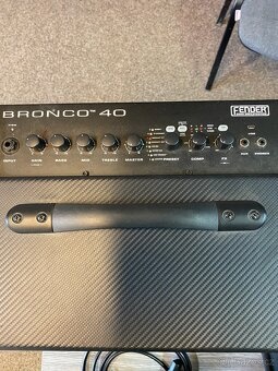 FENDER BRONCO 40 BASOVÉ MODELINGOVÉ kombo - 5