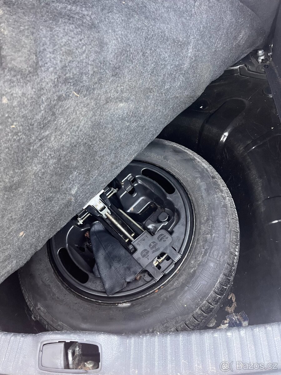 Prodám - Renault Laguna 1.9. TDI Hatchback - 5