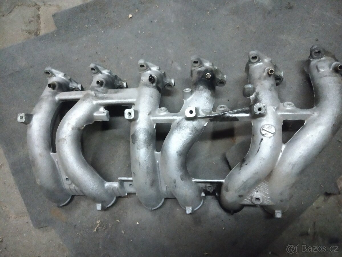 W124 300D víko motoru - 5