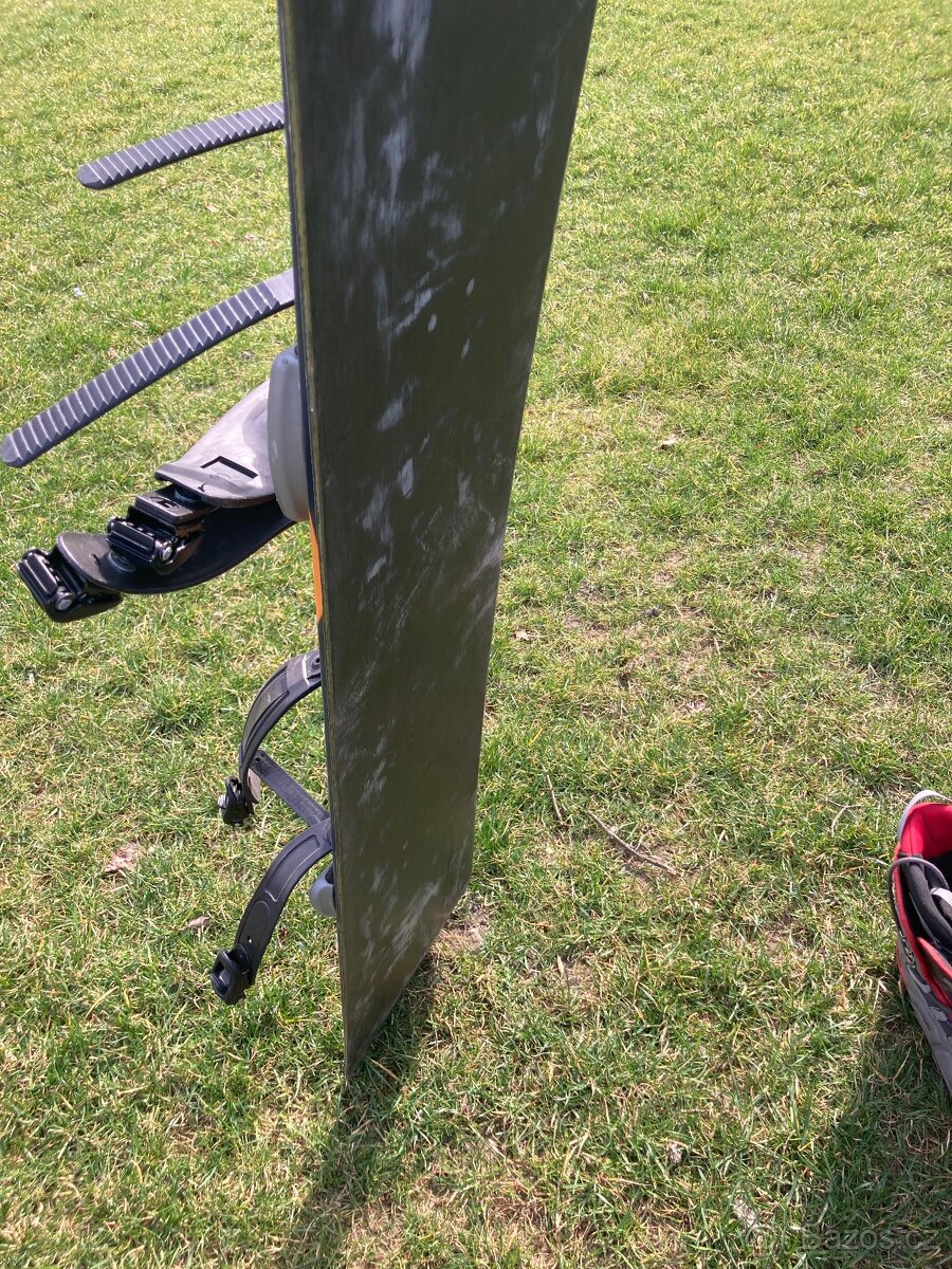 Snowboard a boty č.45 - 5