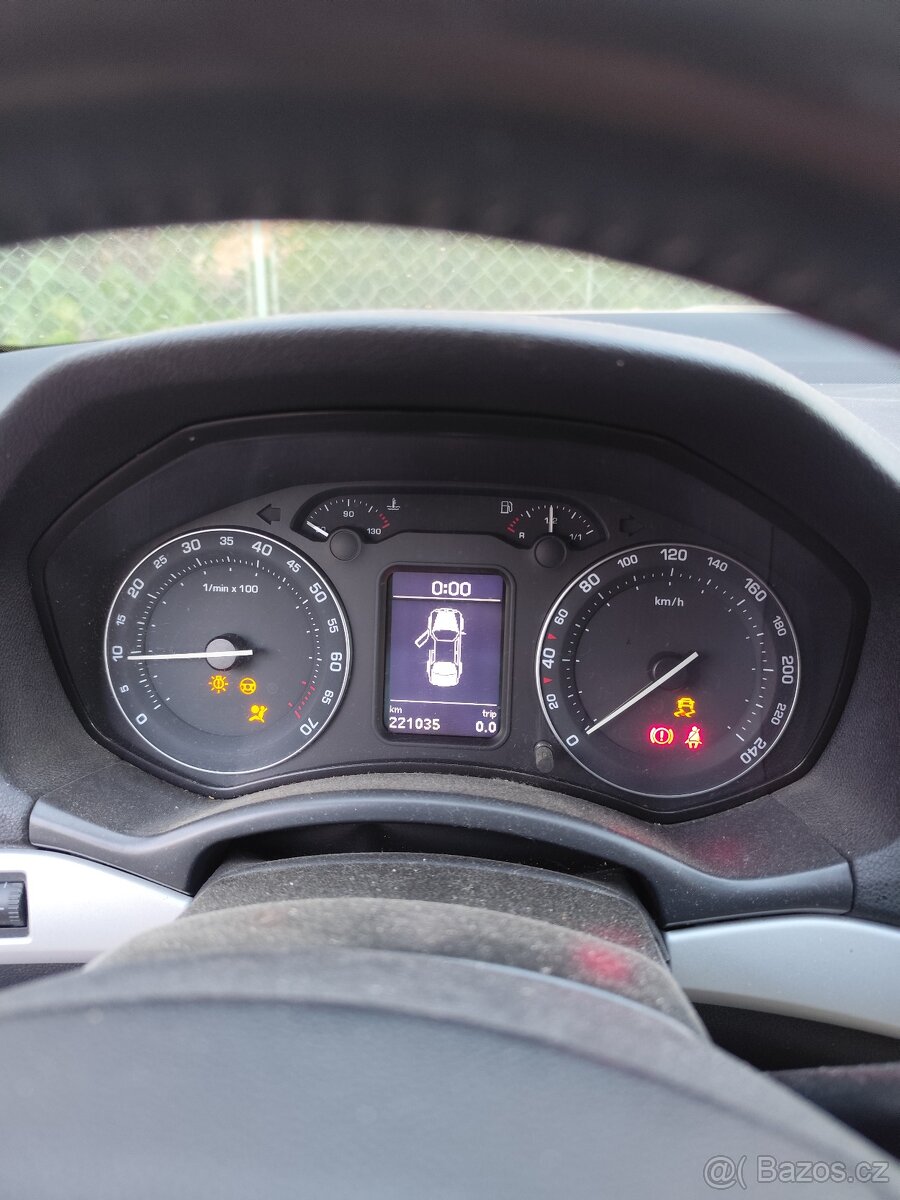 Škoda Octavia 2. 1.6 (75KW) - havarovaná - 5