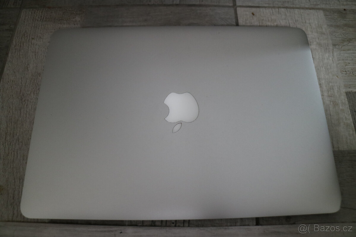APPLE MACBOOK AIR 13,3” i5/4GB RAM/128GB - 5