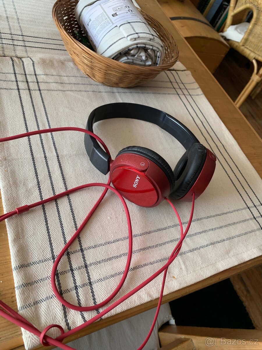 Sluchátka zn. Sony - 5