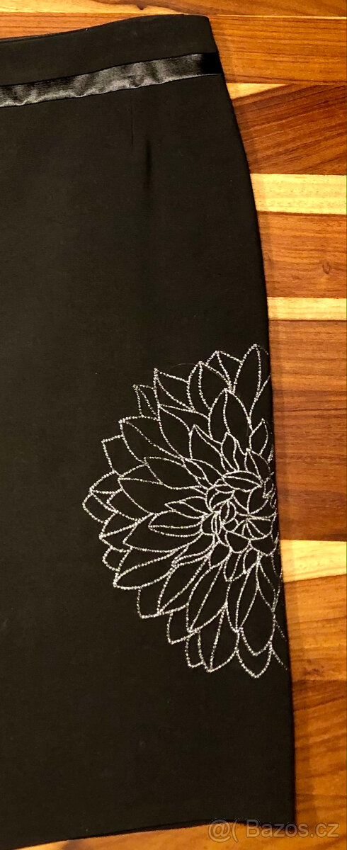 Společenská pouzdrová sukně s lurexovou výšivkou zn. Zebra - 5