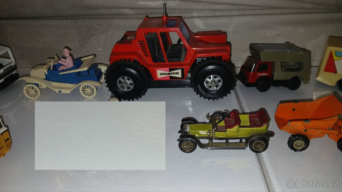Starší autíčka dle fotek - 5