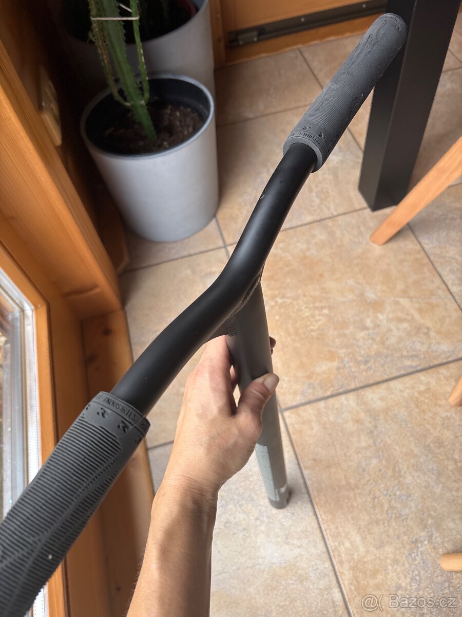 řidítka Root Industries Invictus 610mm - 5