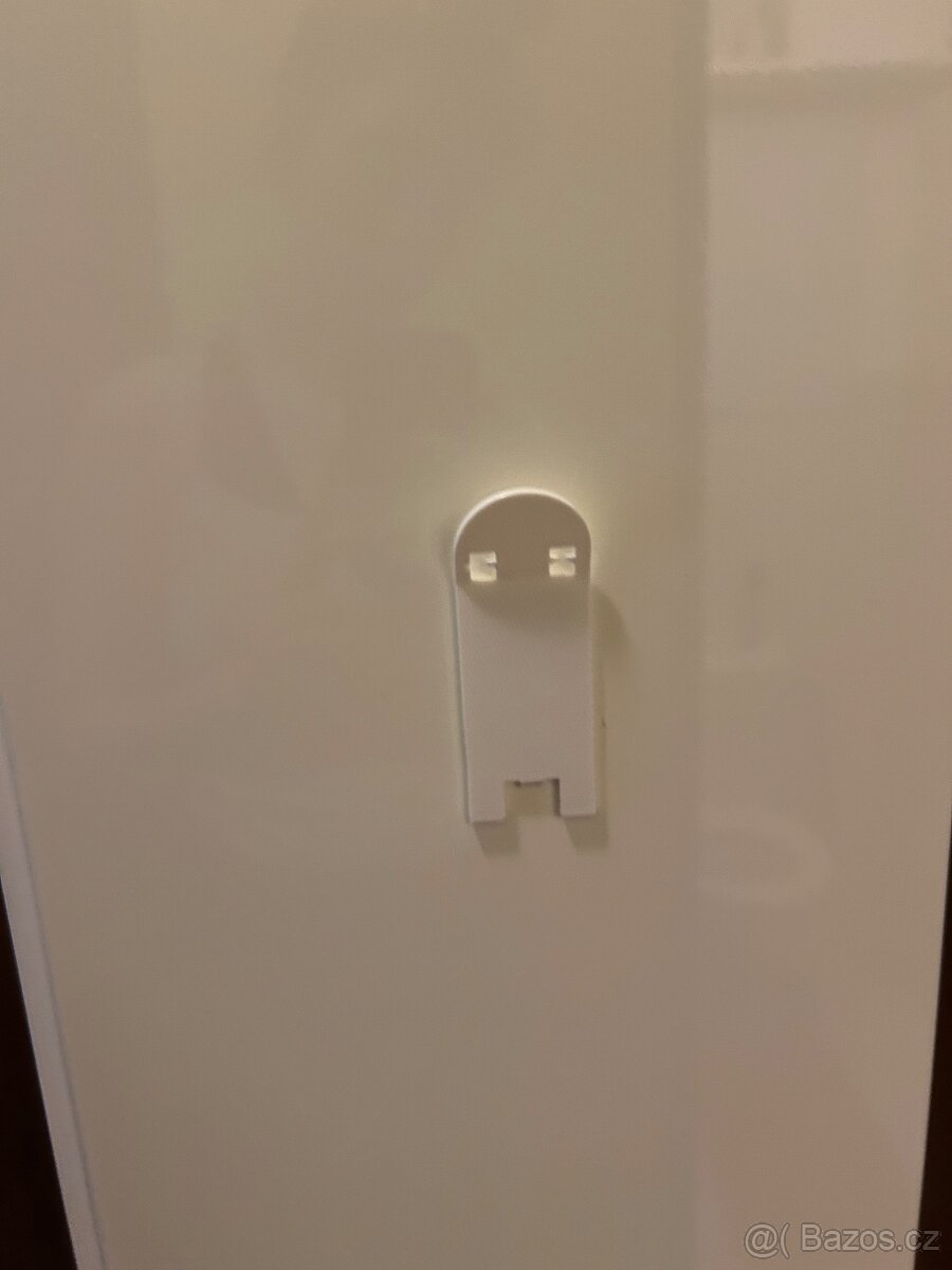 Skříň do koupelny s košem na prádlo - 5