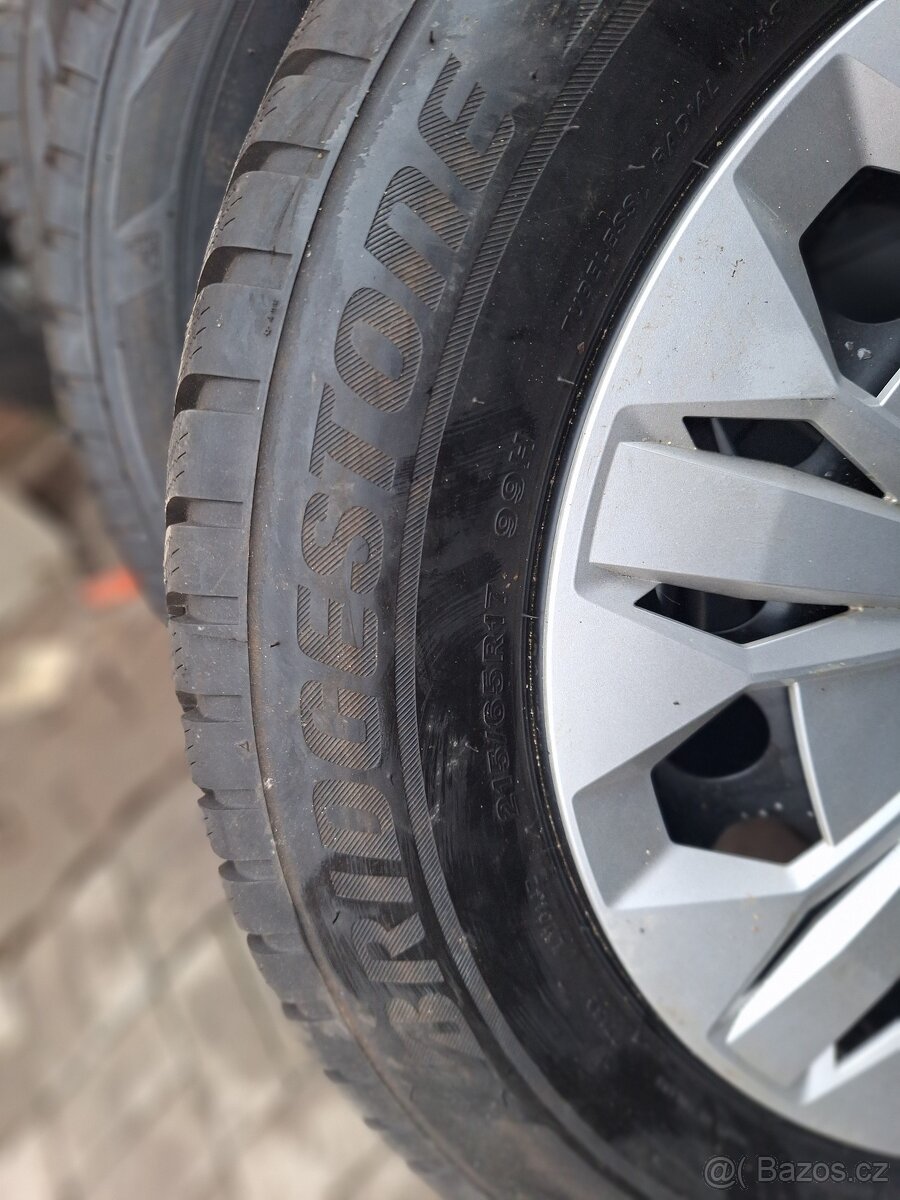 Prodám obuté zimní pneu 215/65/17 Bridgestone - 5