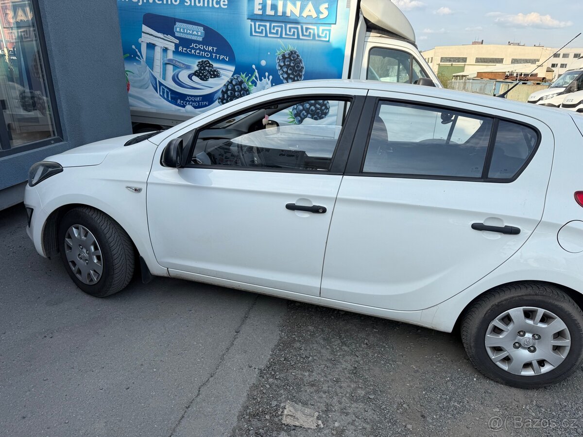 Volný ihned UBER , Bolt ECONOMY - Hyundai i 20 1,4 LPG - 5