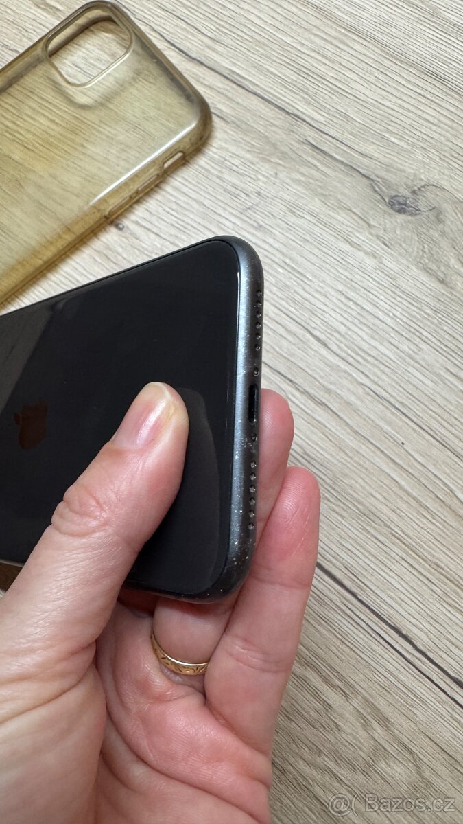 IPhone 11 64GB černý, pěkný stav - 5