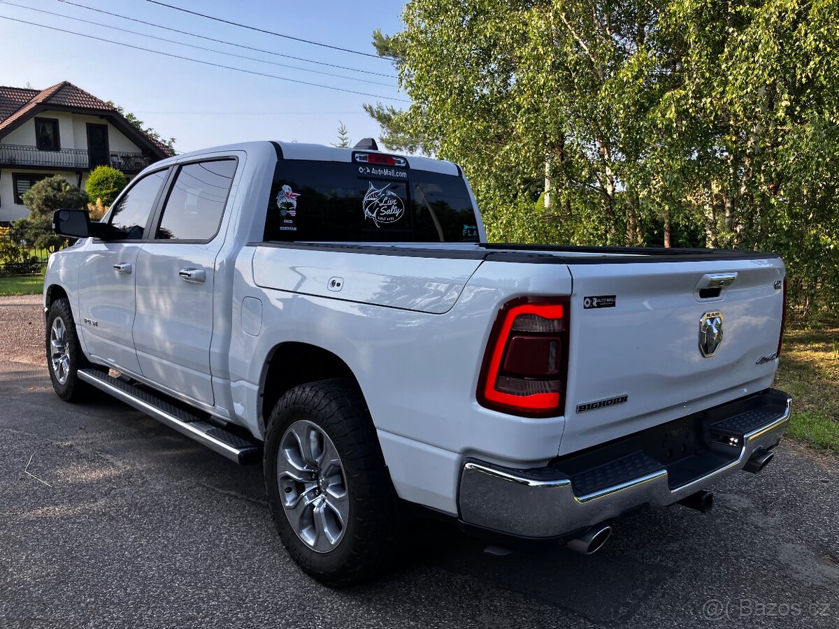 Dodge Ram 1500 5.7 V8 HEMI - 4x4 - RAM BOXY - NEBOURANÝ