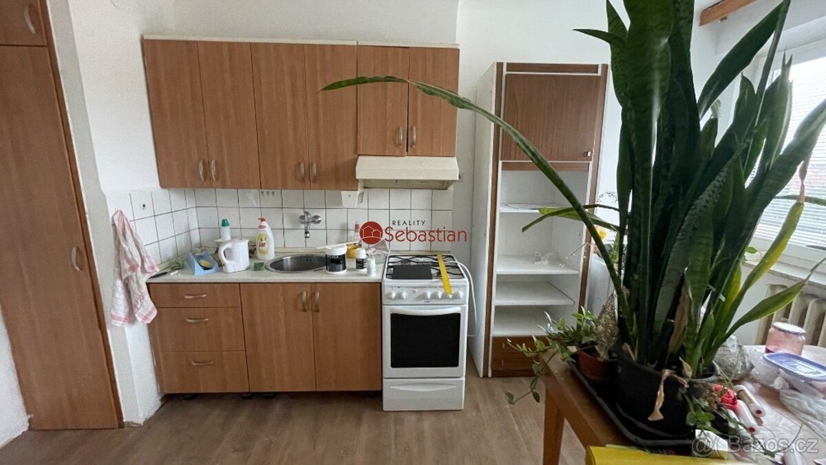 Pronájem bytu 3+1 s garáží, Praha 6 – ul. Evropská (nyní v r - 5