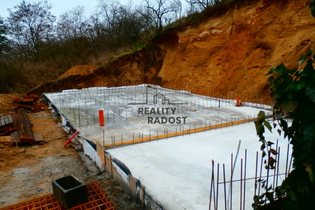 Prodej stavebního pozemku 344m2 se stav.pov. v Hodonicích, n - 5