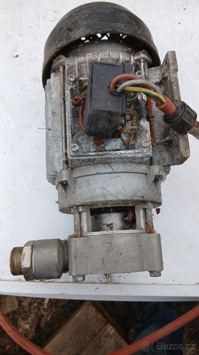 Motor s cerpadlem - 5