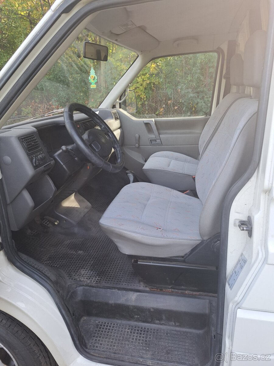 VW Transporter 1. 9 TDI - 5