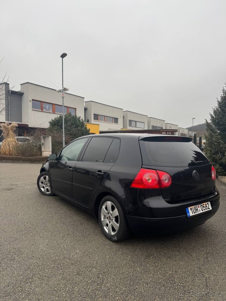 Volkswagen Golf 1.4 benzín, 66 kW, rok 2004 - 5