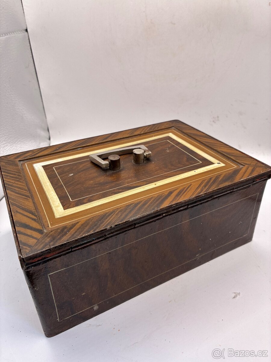 Starožitný kovový trezor - 5
