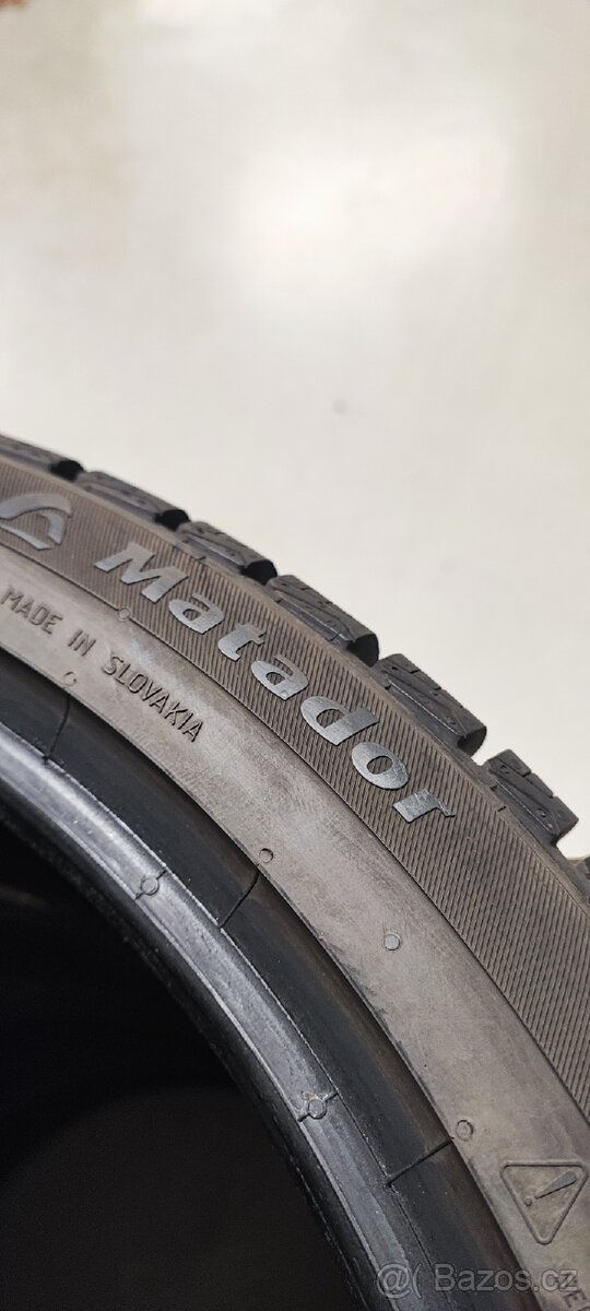 Jako nové 225/40/19 Matador Nordicca, DOT 2124, vz 9.2-8.0mm - 5