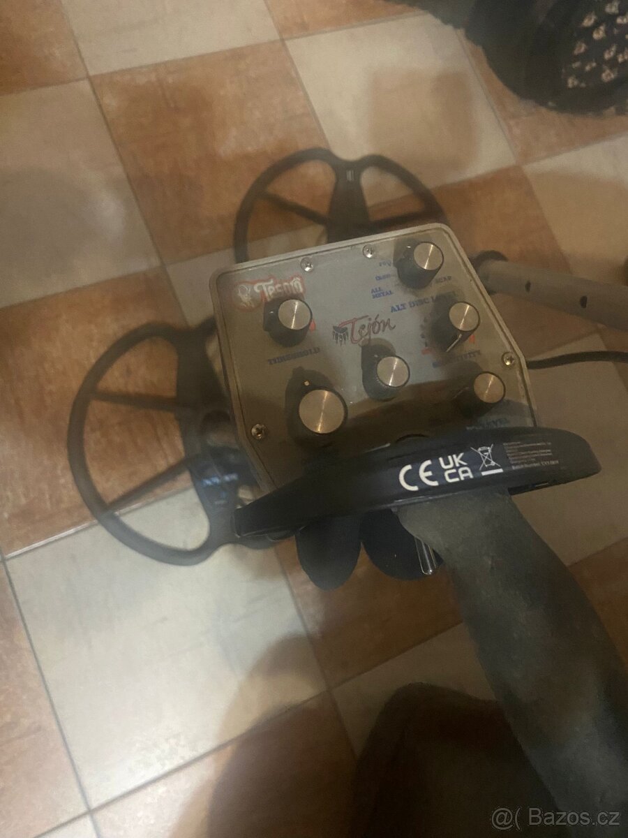 Detektor kovu TESORO TEJON - 5