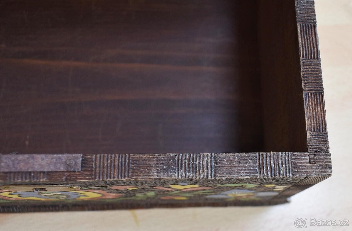Stará rustikální dřevěná kazeta - 5