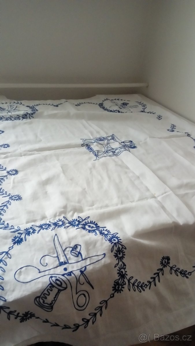 Ubrus a Na chalupu 150kč,-Ručně pletené košíky kus -30Kč - 5