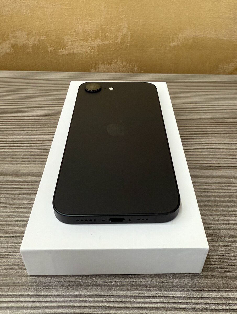 Apple iPhone 16e 128GB černý, Top stav - 5