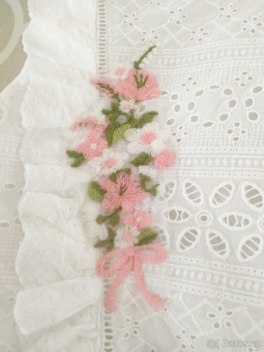 1x oblečená bílá krajková vyšívaná halenka Mayoral 134 - 5