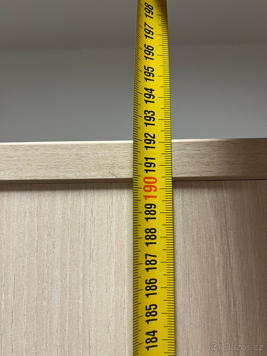 Skříň s botníky - 5