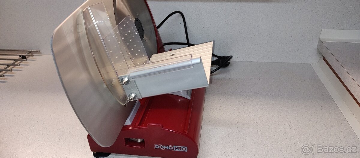 ELEKTRICKÝ KRÁJEČ POTRAVIN - 5