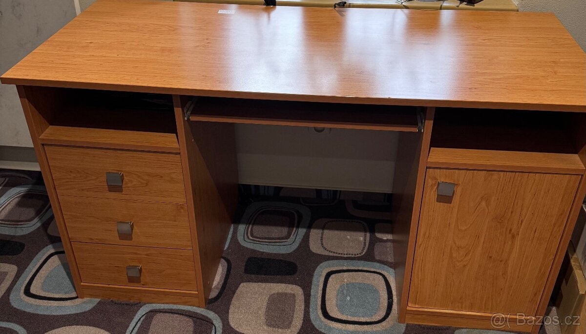 Postel 200x 90 cm, skříň, stůl - 5